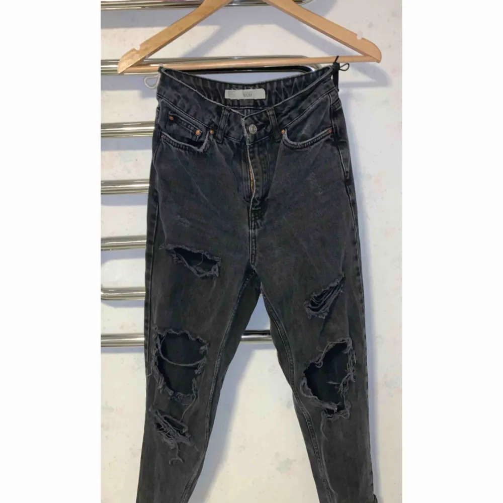Riktigt snygga jeans , köpta ifrån Nelly.  Storlek W25 , L32.  Nypris:599kr . Jeans & Byxor.