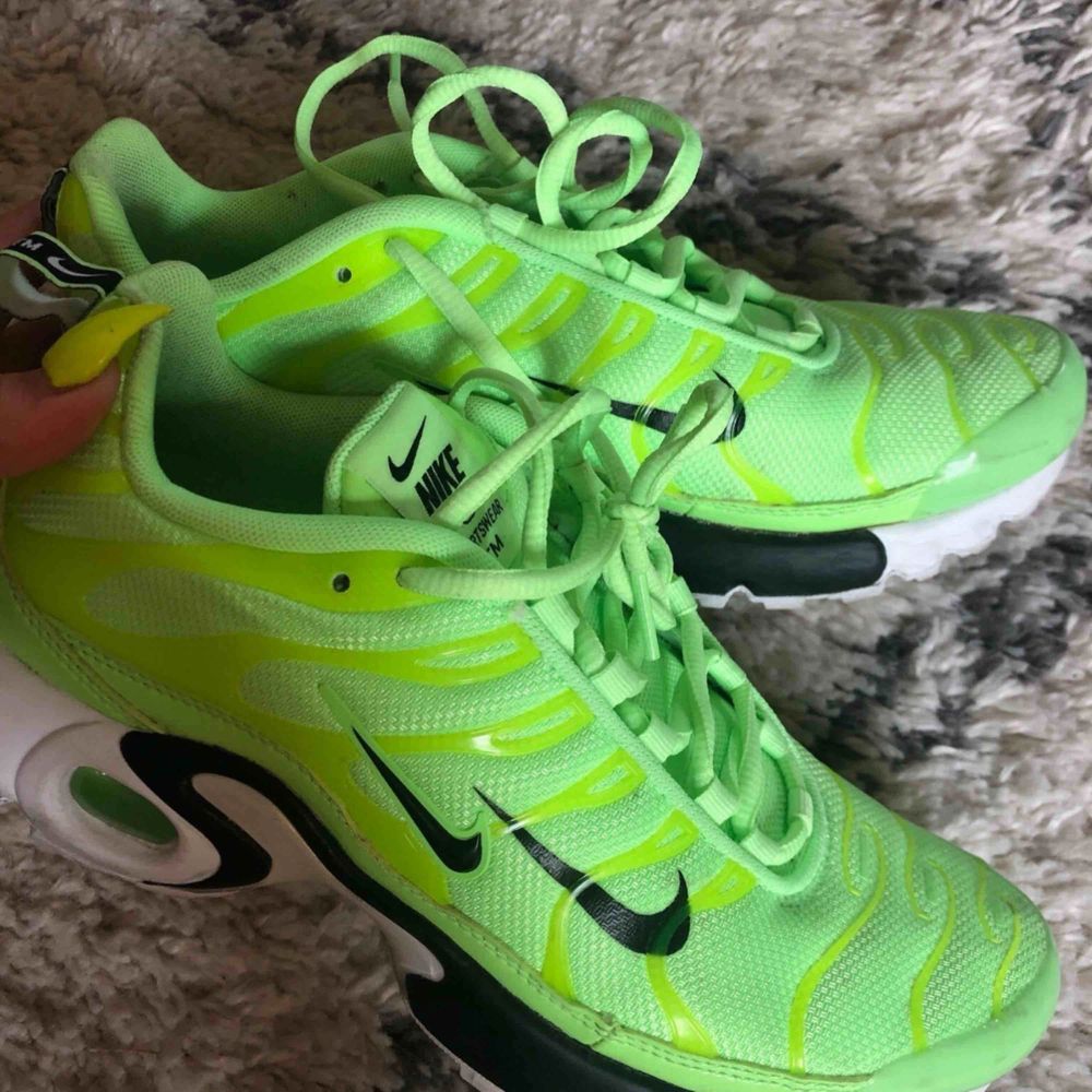 Nike TN air i neon grön färg. Storlek | Plick Second Hand