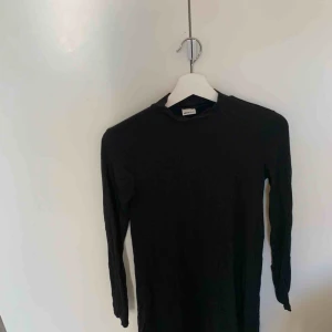  - Klänning från Ginatricot, bra skick, poloklänning