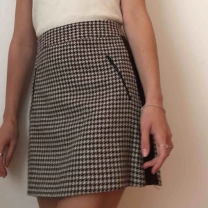  - Rutig kjol med dragkedja bak