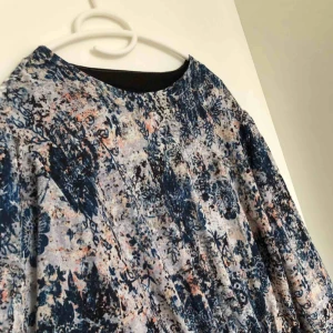  - Mönstrad sommarklänning 