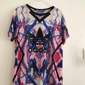  - Oversized T-shirt från Adidas