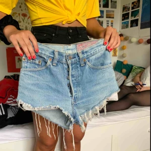  - Slitna shorts från Levi’s