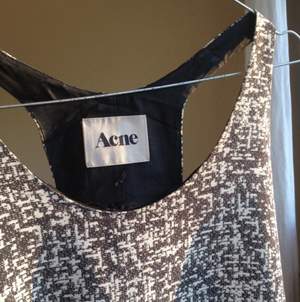 ACNE silk klänning superfin (en del av innertyget saknas men syns ej utanpå)