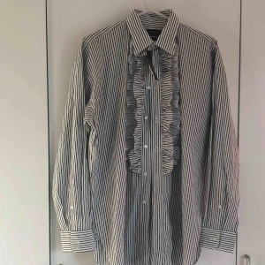  - Helt ny ralph lauren skjorta !  Köptes på rådhuset i uppsala. 