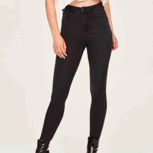  - Mörk grå Molly jeans, använda fåtal gånger. 