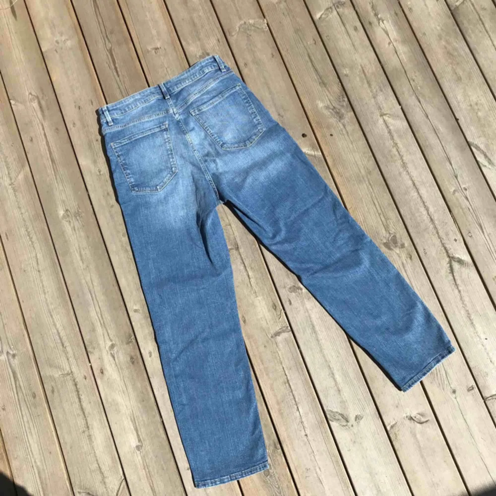 Snygga high waist jeans  Splitternya och helt oanvända! . Jeans & Byxor.
