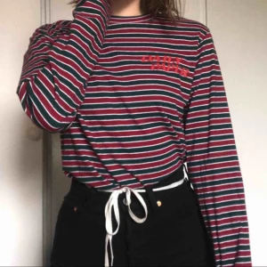  - Säljer min Daily Paper tröja då jag inte har använt den mer än fem gånger. Köpt för 700kr. Kan mötas upp i Örebro eller så står köparen för frakt :-) 