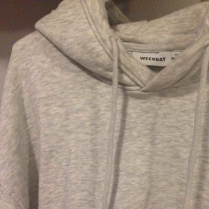  - Ny hoodie från weekday. Knappt använd. Köpare står för frakt 
