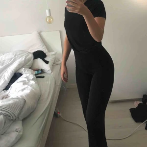  - Svarta vida kostymbyxor från Bikbok i storlek XS (ganska stora i storleken)  Betalning via swish och frakt ingår.