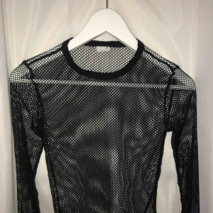  - Nät tröja från gina! Aldrig använd, bara testad. Snyggt att ha under eller över någon topp ;) fraktar