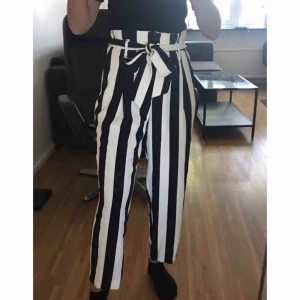  - Jättefina randiga byxor som tyvärr är för stora för mig.😕 Aldrig använda och finns inte längre att köpa.🌸