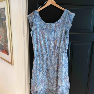  - Fin somrig klänning i storlek L!