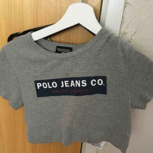  - Crop top från Ralph Lauren, passar som XS/S