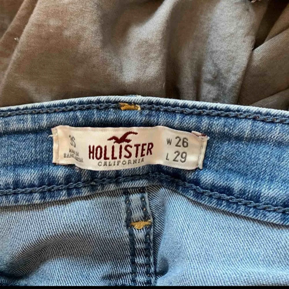 Hollister jeans storlek 26/29. Jeans & Byxor.