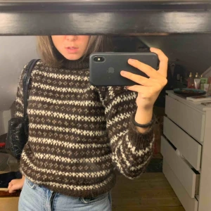  - ⭐️⚡️💫 säljer denna svinsnygga stickade tröja då jag helt enkelt inte har användning för den längre. Sitter superbra på och passar till typ vad som helst. Frakt ingår ej, möts gärna upp i Stockholm💞