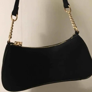  - Ball handväska köpt för endast någon vecka sedan och helt i nyskick! Frakt tillkommer.🥰