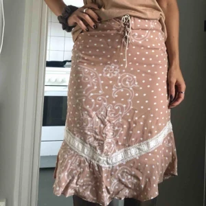  - Trendig kjol ifrån retro H&M 