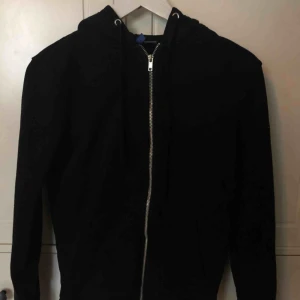  - basic tjocktröja från hm. fraktar inte, möts upp i stockholm 🌟