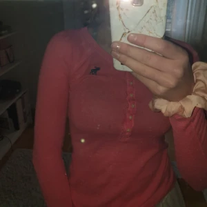  - Långärmad rosa tröja från Abercrombie. Bra skick, skriv för fler bilder eller om du vill diskutera priset💞
