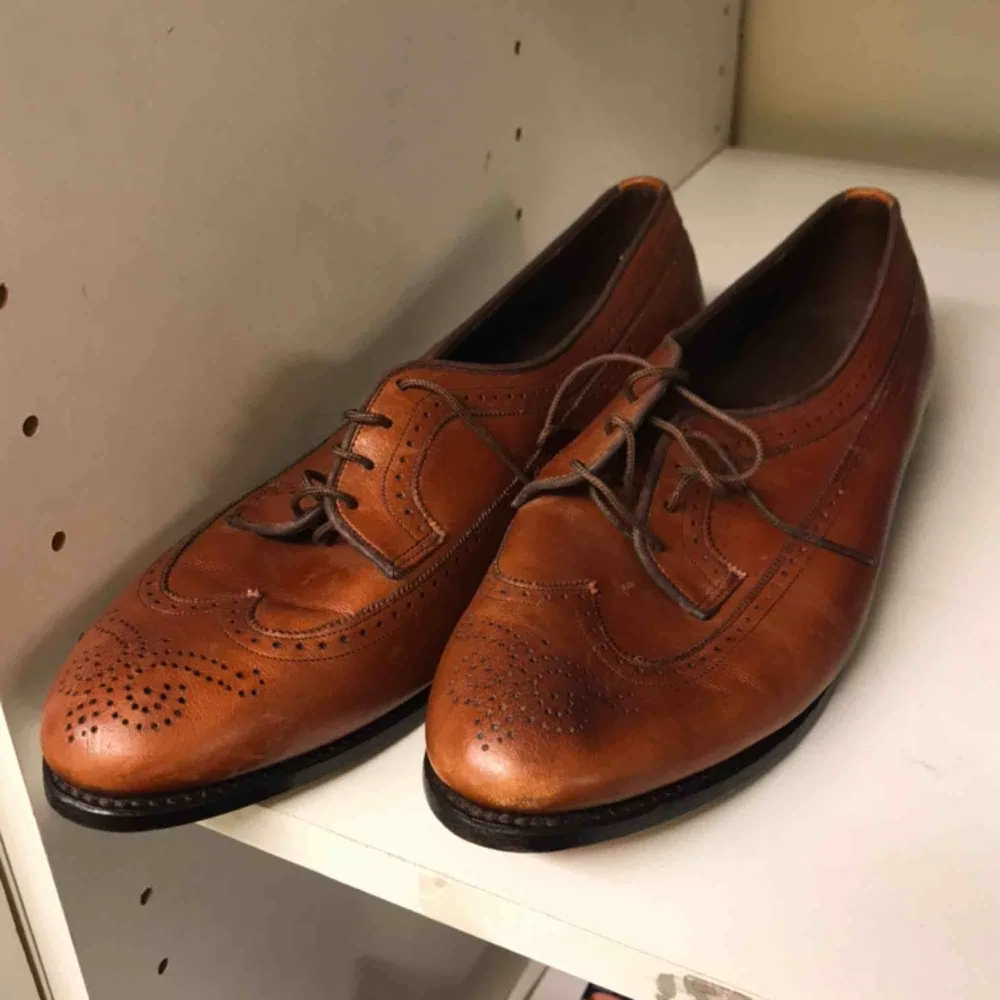 Allen Edmonds finskor amherst, knappt använda, säljs nya för 4999 kr, går att pruta ✨. Skor.