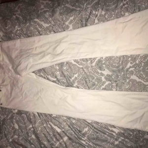  - Otroligt fina flare jeans från CROCKER i längden 31 och Waist 29. Bra skick och inget slitage. Kan mötas upp inom Stockholm.  
