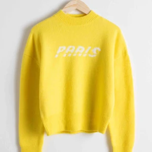  - Skönaste och snyggaste stickade tröjan från & other stories!! Frakt ingår i priset! Storlek S❤️❤️