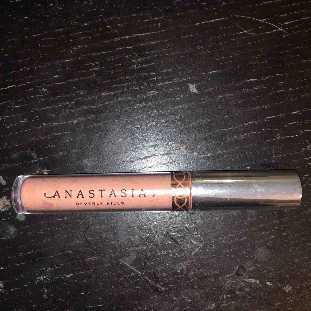 Anastasia Beverly Hills Liquid Lipstick i färgen pure Hollywood, endast testad. Övrigt.