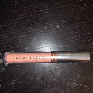 Anastasia Beverly Hills Liquid Lipstick i färgen pure Hollywood, endast testad