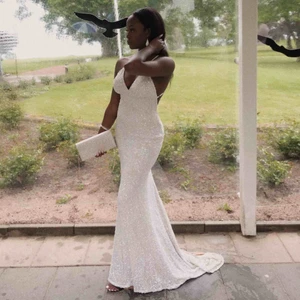  - Säljer min vita balkänning med öppen rygg från Dressroom Linné i storlek 34. Använd en gång. Inköpt för 5000 kr