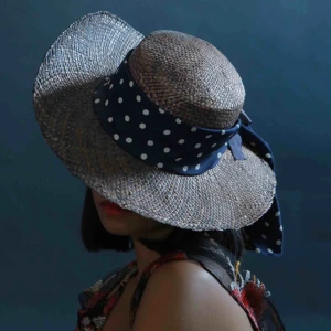  - Köpt på vintage store. Se bilder för ev defekter. I övrigt gott skick och gjord av 100% vete. 57cm innemått. 