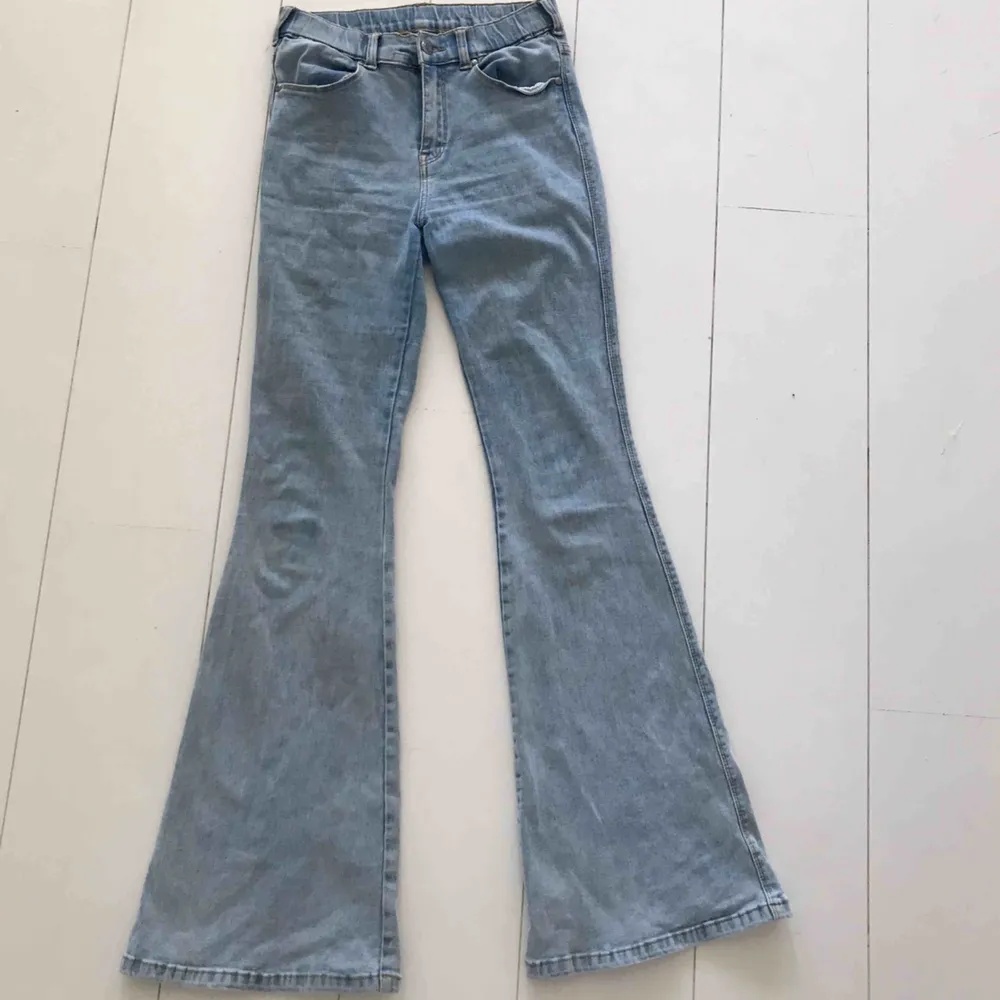 Ljusa vida jeans  kontakta mig om frakt samt annan information❤️❤️. Jeans & Byxor.