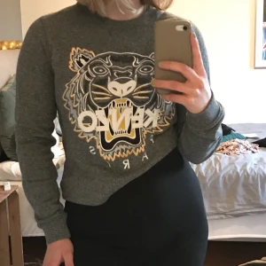 Kenzo tröja - Äkta kenzo tröja i strl M men passar mig som är strl S. Superfin verkligen, men kommer inte till användning tyvärr😔 Som nyskick! Pris kan diskuteras!