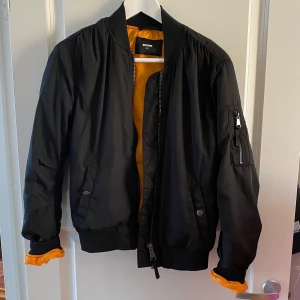 Jacka - Jacka från bik bok. Fint skick.