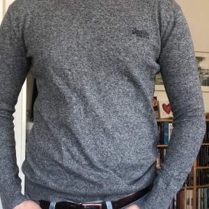 Långärmad mysig tröja från Superdry i NICE skick 😎 säljer för jag har bytt stil 👕 Nypris: ca 400kr 