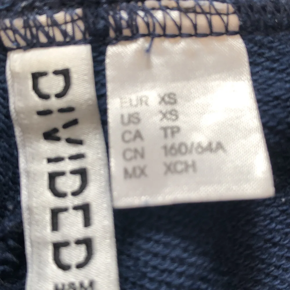 Ett par mjukis shorts från HM som inte används, säljer pga att det har blivit för små.(köparen står för frakten)😊. Jeans & Byxor.
