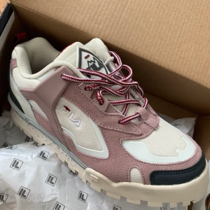 Fila Trailstep W  - Helt oanvända i kartong med lappar på. Snygg och bekväm modell! 