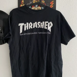 Trasher t-shirt - En svart trasher t-shirt. Knappt använd😆 frakt-60kr