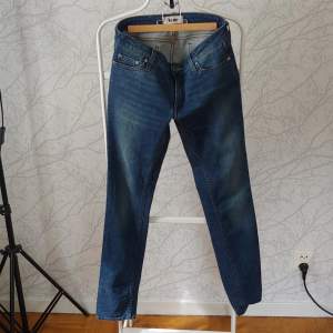 Low rise Acne Kex/Proud Jeans, storlek 28/32. Möter upp i stockholm eller skickar med posten :) (frakt betalas av köparen)