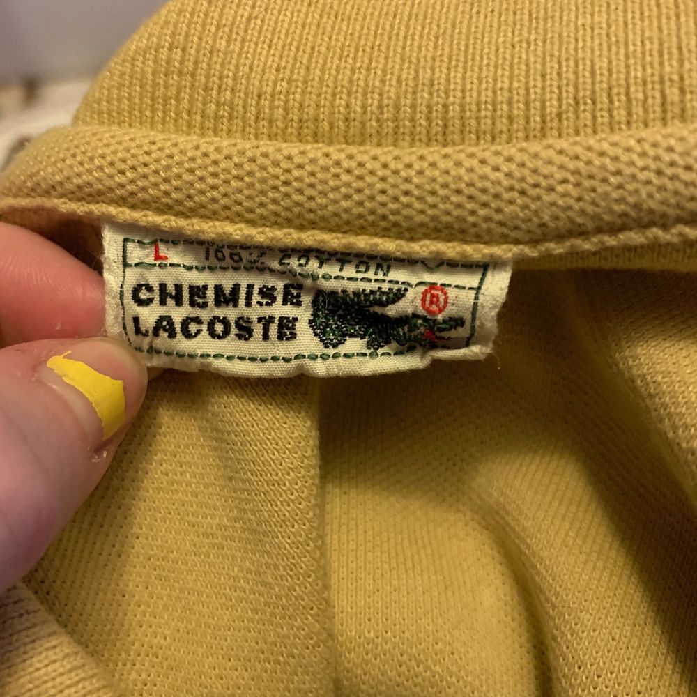 Vintage Lacoste tröja från 80-talet i fint skick. Färgen syns bäst på bild 2. . T-shirts.