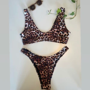 Bikini - Bikini från Zaful i stolek L. Aldrig använd och i nyskick. Kan mötas på Södermalm eller i närheten av stan. 