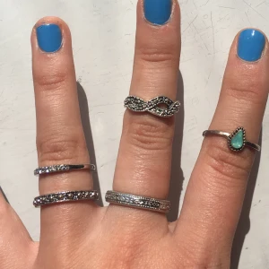 Ringar - Snygga ringar, säljer fler på min sida💘💘 Alla på båda bilderna för 100kr. Skriv för fler bilder!🦋💫