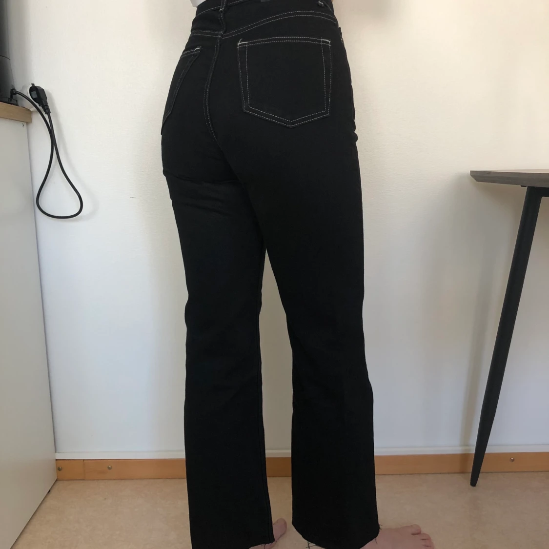 Svarta weekdayjeans - 90