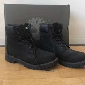  - Black Timberlands. Använda 2 gånger. 