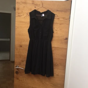  - Säljer massa kläder billigt pga flytt