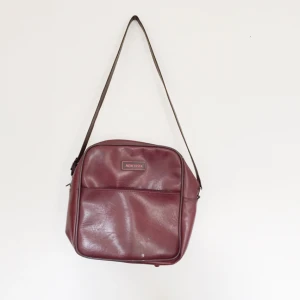  - Jättefin axelväska från beyond retro!