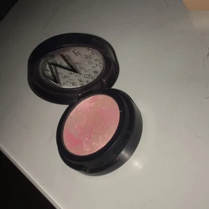 - Rouge från make up store. Som nytt och använt 1-3 gånger. 