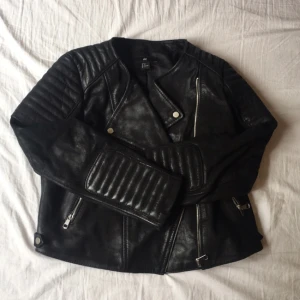  - H&M skinnjacka 🌹 fin kvalité, rejäl!! MC 😎