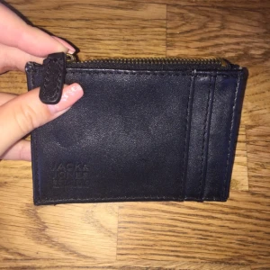  - Korthållare och plånbok från Jack& Jones. Aldrig använd & den är i äkta skinn! 