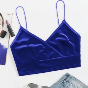 Blå topp - Säljer denhär supersnygga blåa top som är i storlek XS som inte kommit till användning, frakt tillkommer❤️